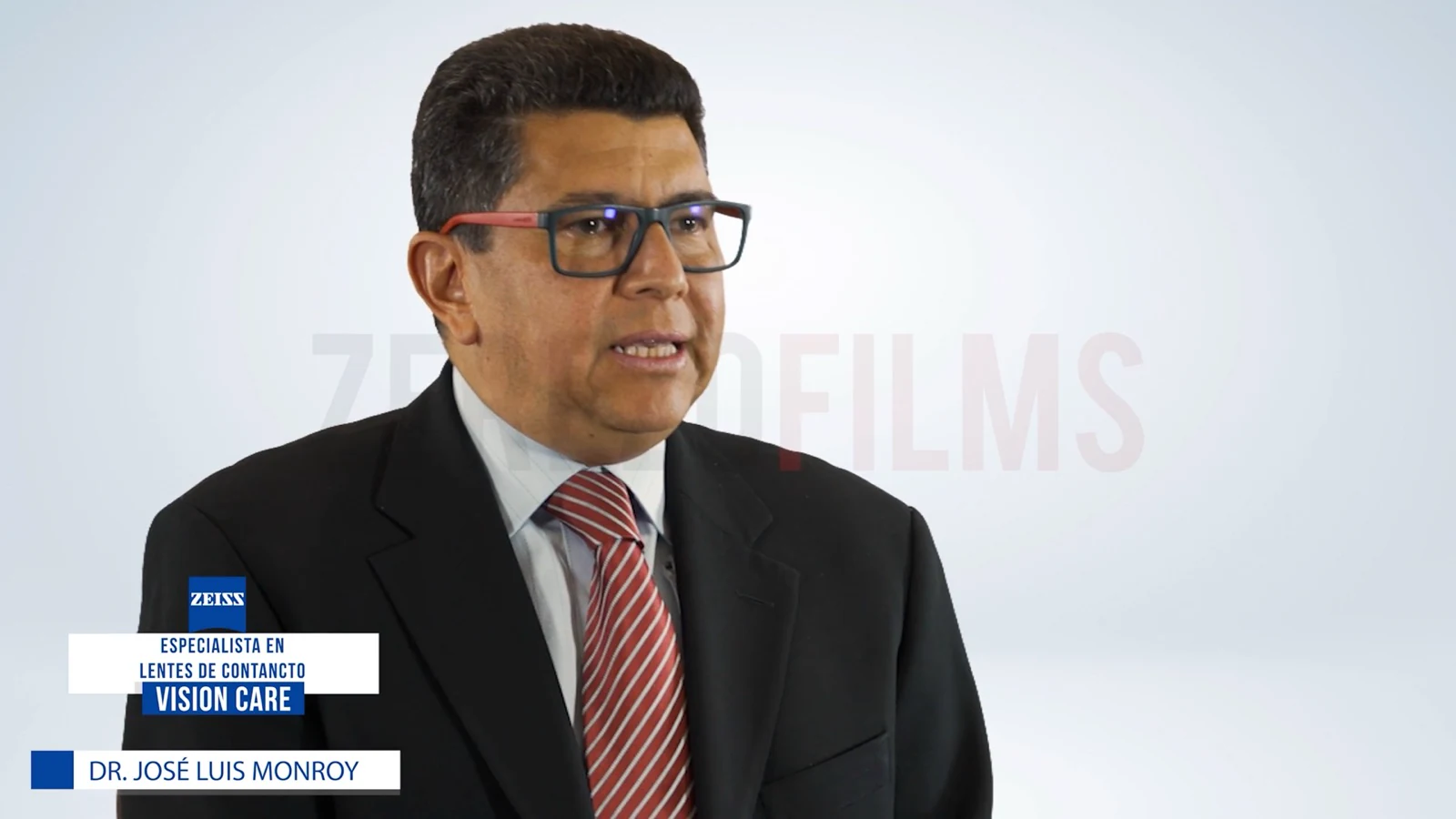 Corporate testimonial video for ZEISS produced by ZerezoFilms: specialist interview with studio lighting